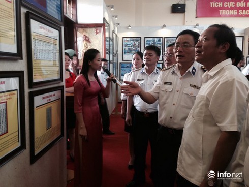 Khai mạc Triển lãm bản đồ và tư liệu về Hoàng Sa, Trường Sa tại Hải Phòng - ảnh 4