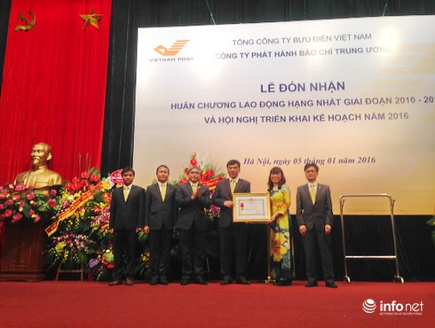 Công ty Phát hành Báo chí Trung ương nhận Huân chương Lao động hạng Nhất - ảnh 1