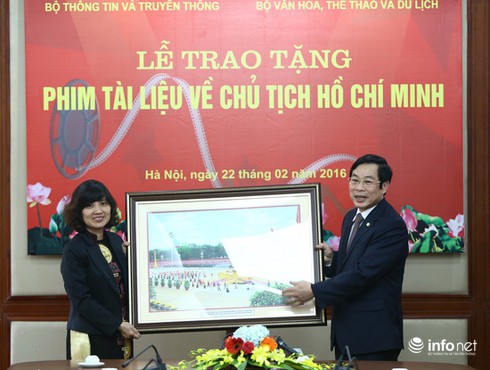 Bộ TT&TT tặng Bộ VH-TT&DL 5 phim tài liệu về Bác Hồ - ảnh 2