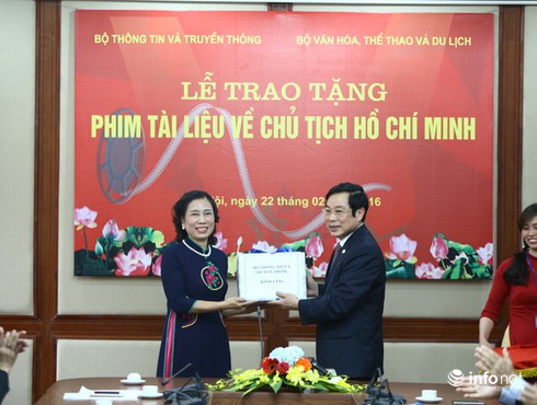 Bộ TT&TT tặng Bộ VH-TT&DL 5 phim tài liệu về Bác Hồ - ảnh 1