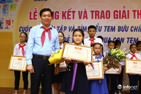 Trao giải cuộc thi Sưu tập tem bưu chính năm 2016 về Tuổi trẻ Việt Nam - ảnh 3