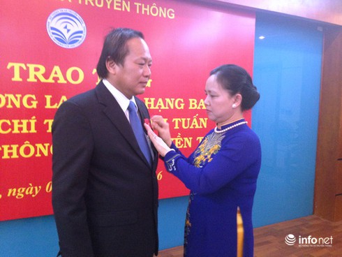 Bộ trưởng Trương Minh Tuấn nhận Huân chương Lao động hạng Ba - ảnh 1