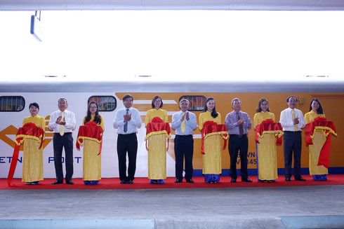 Khai trương toa tàu chuyên dùng vận chuyển hàng Bưu điện - ảnh 1