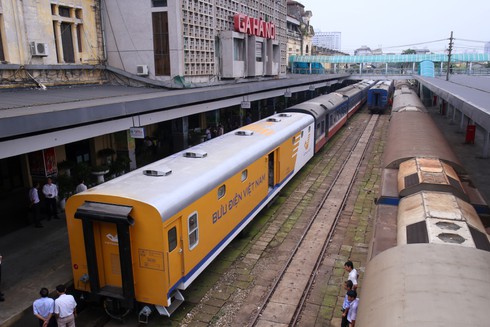 Khai trương toa tàu chuyên dùng vận chuyển hàng Bưu điện - ảnh 2