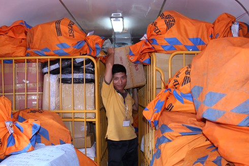 Khai trương toa tàu chuyên dùng vận chuyển hàng Bưu điện - ảnh 3