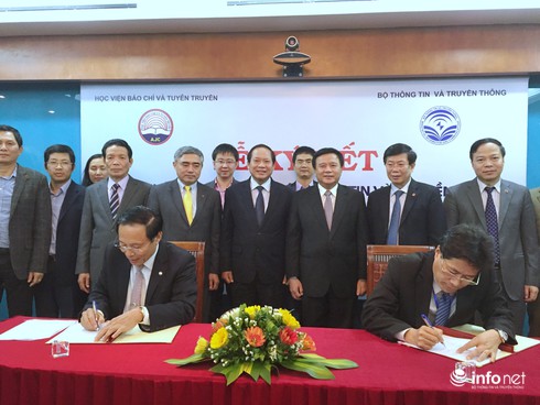 Bộ TT&TT ký kết thỏa thuận hợp tác với Học viện Báo chí và Tuyên truyền - ảnh 2