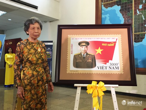 Phát hành đặc biệt bộ tem Kỷ niệm 100 năm sinh Đại tướng Văn Tiến Dũng - ảnh 3