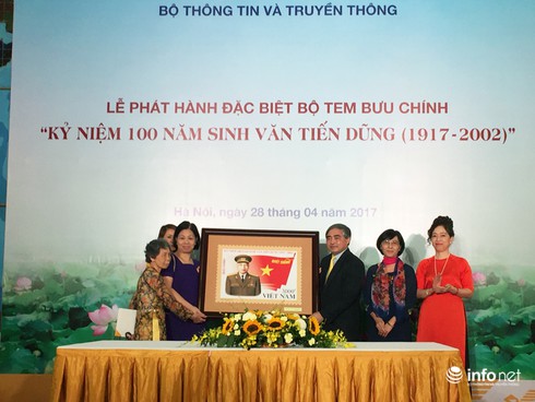 Phát hành đặc biệt bộ tem Kỷ niệm 100 năm sinh Đại tướng Văn Tiến Dũng - ảnh 4