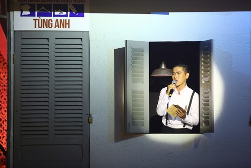 Anh chàng sinh viên đi bán kẹo kéo để được hát - ảnh 14