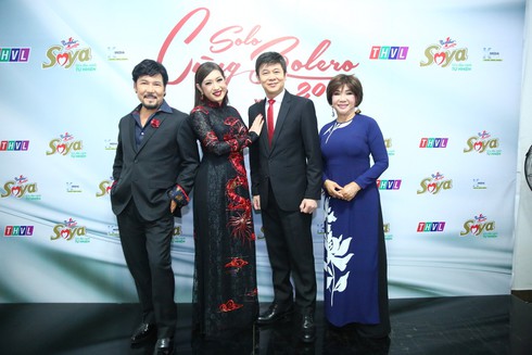 Anh chàng sinh viên đi bán kẹo kéo để được hát - ảnh 1