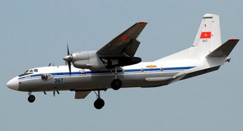 Máy bay trở lại tìm kiếm, tàu cứu nạn tiếp cận vùng biển nghi vấn - ảnh 1