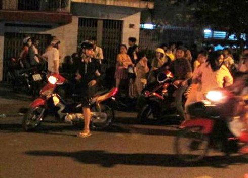 Tát cô gái choáng váng... để cướp xe SH - ảnh 1