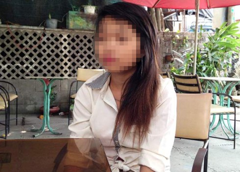 Tiếp viên quán cà phê bị