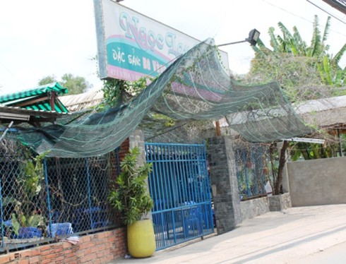 Hỗn chiến bằng tuýp sắt, công an phải nổ súng trấn áp - ảnh 1