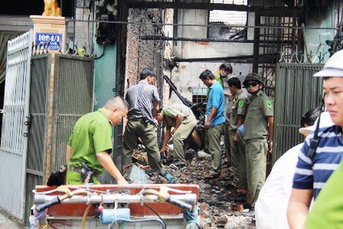 Tạt xăng đốt người yêu vì mâu thuẫn tình cảm - ảnh 1