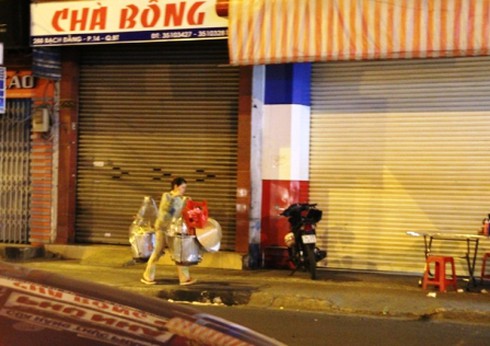 Mưu sinh về đêm trong không khí World Cup ở Sài gòn - ảnh 3