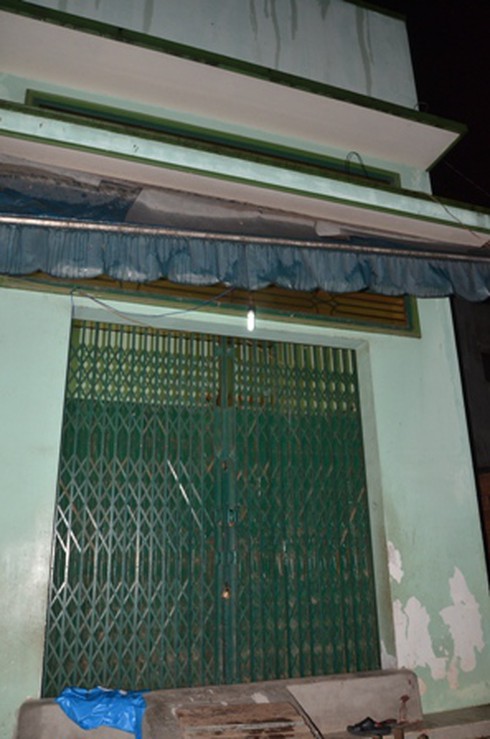 Ghen tuông, chồng cầm dao đâm vợ trọng thương - ảnh 1