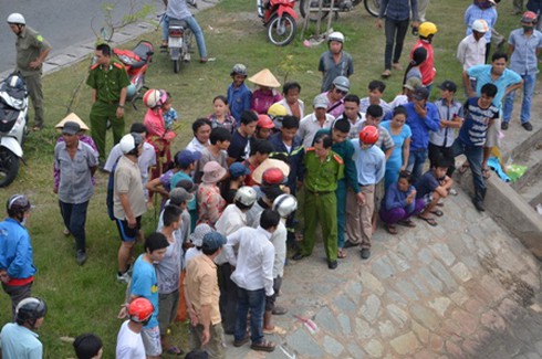 Đang tìm kiếm bé 7 tuổi mất tích vì trượt chân xuống kênh - ảnh 2