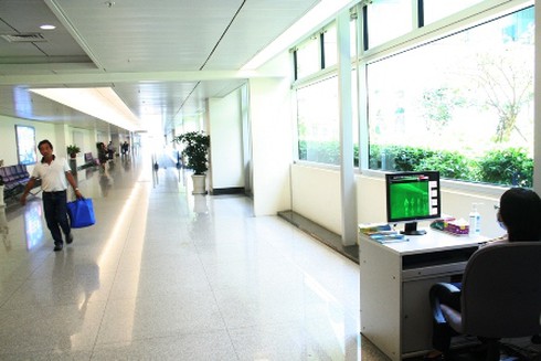 Bộ Y tế đồng ý cho 2 hành khách đến từ tâm dịch Ebola xuất viện - ảnh 2