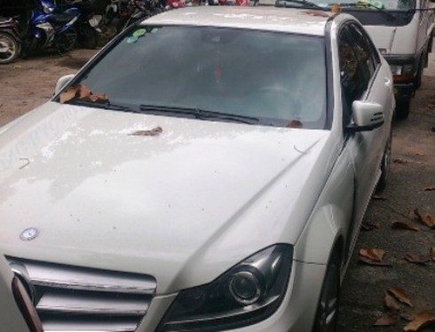 “Xế hộp” của siêu mẫu Thanh Hằng gây tai nạn cho nữ sinh? - ảnh 1