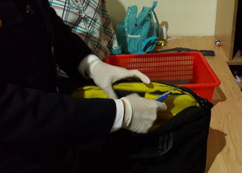 “Ôm” 3kg Cocain qua 6 nước, nữ quái Nga bị bắt ở sân bay Tân Sơn Nhất - ảnh 1