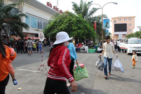 TP.HCM: Bến xe, ga tàu đồng loạt tăng chuyến phục vụ người dân - ảnh 2