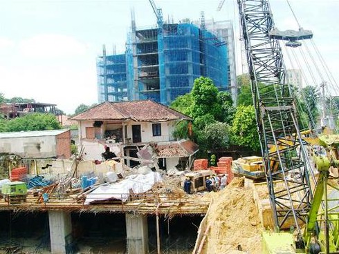 Nam thanh niên tử vong vì rơi xuống tầng hầm cao ốc ngập nước - ảnh 1