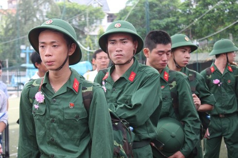 Hàng ngàn thanh niên TP.HCM háo hức lên đường nhập ngũ - ảnh 4