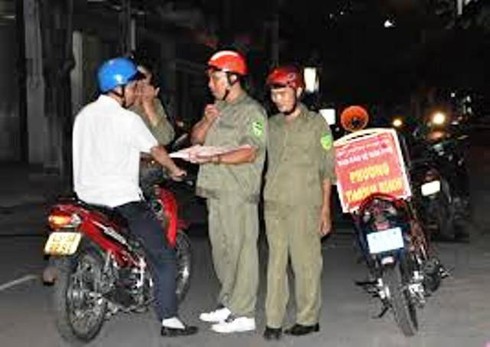 Đóng giả bảo vệ dân phố để chặn xe, chiếm đoạt tài sản - ảnh 1