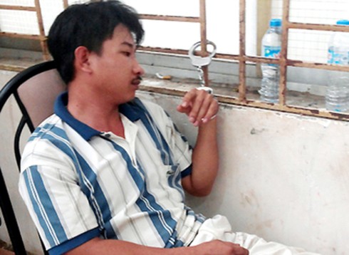 Khởi tố “cha dượng” đánh gãy tay, chân con riêng của vợ - ảnh 1