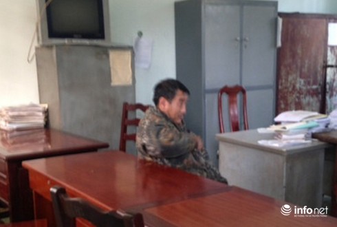 Cảnh sát bao vây kẻ chém công an rồi cố thủ trong nhà dân - ảnh 2