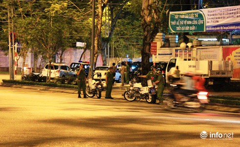 Công an TP.HCM phối hợp các lực lượng, ra quân truy quét tội phạm - ảnh 10