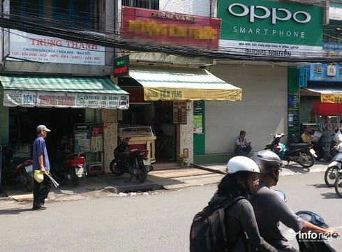 Bắt nhóm móc trộm 50 triệu đồng của nhân viên tiệm vàng - ảnh 1