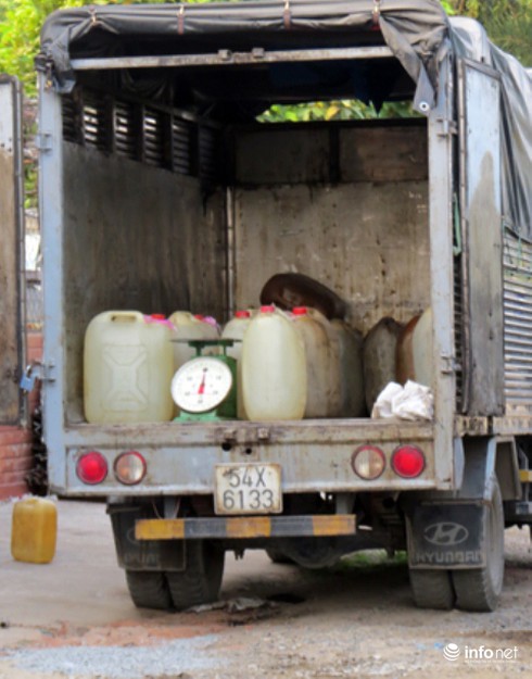 Tập kích điểm rút trộm xăng máy bay của cánh tài xế xe bồn - ảnh 2