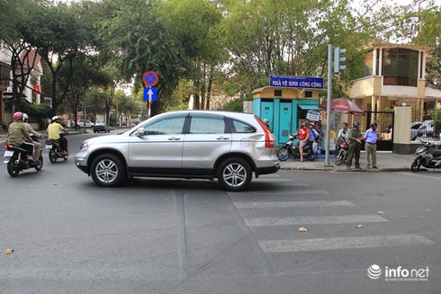 Diễn viên Thân Thúy Hà giằng co với thủ phạm đụng xe trên đường - ảnh 2