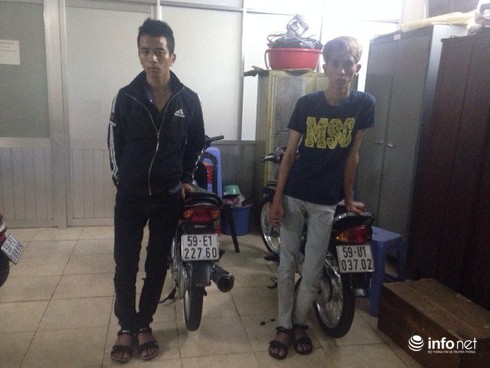 Hai tên cướp giật trên phố Sài Gòn vừa sa lưới - ảnh 1