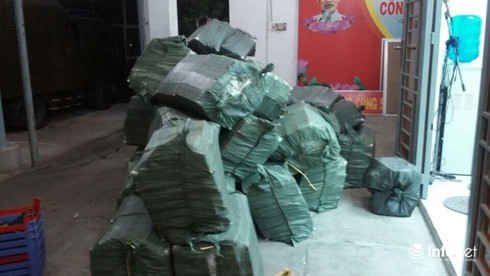 Bị truy bắt, “nài” thuốc lá lậu nhảy sông tẩu thoát - ảnh 2