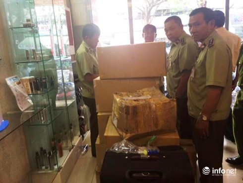 Bắt giữ hàng vạn sản phẩm hàng lậu tại TP.HCM - ảnh 1