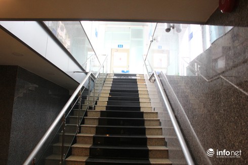 Ngỡ ngàng nhà vệ sinh công cộng sáng bóng ở phố đi bộ Nguyễn Huệ - ảnh 3