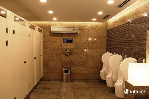 Ngỡ ngàng nhà vệ sinh công cộng sáng bóng ở phố đi bộ Nguyễn Huệ - ảnh 6