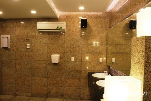 Ngỡ ngàng nhà vệ sinh công cộng sáng bóng ở phố đi bộ Nguyễn Huệ - ảnh 7