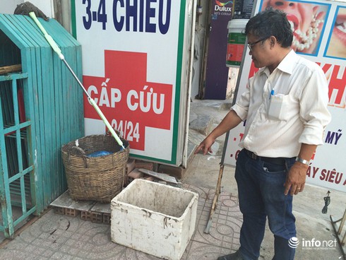 TP.HCM: Bé trai sơ sinh chưa cắt dây rốn bị bỏ rơi trong thùng rác - ảnh 2
