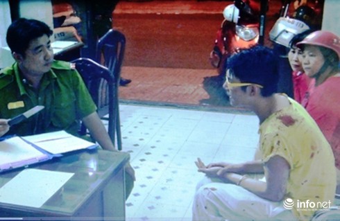 Cảnh sát 113 giải cứu người đàn ông bị con nợ cầm dao khống chế, dọa cắt cổ - ảnh 1