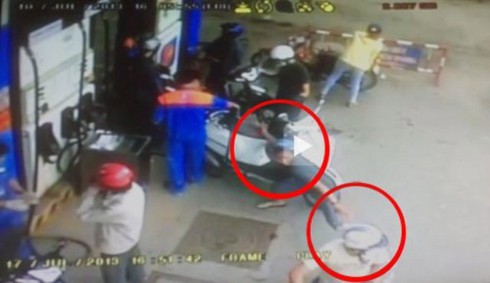 Trình báo bị cướp giật hơn nửa tỷ đồng ở trạm xăng - ảnh 1