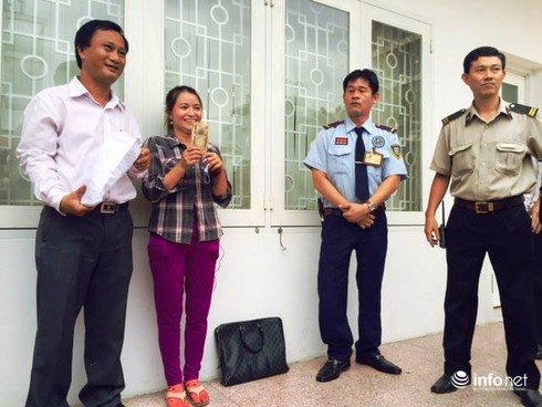 Chị mua ve chai vỡ òa trong giây phút nhận 5 triệu Yên - ảnh 2