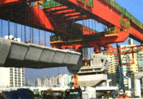 Cận cảnh đặt dầm cầu đầu tiên tuyến metro Bến Thành - Suối Tiên - ảnh 4