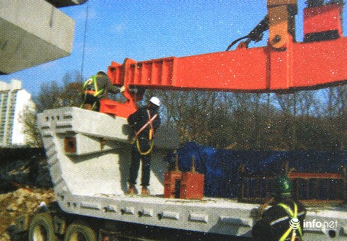 Cận cảnh đặt dầm cầu đầu tiên tuyến metro Bến Thành - Suối Tiên - ảnh 3