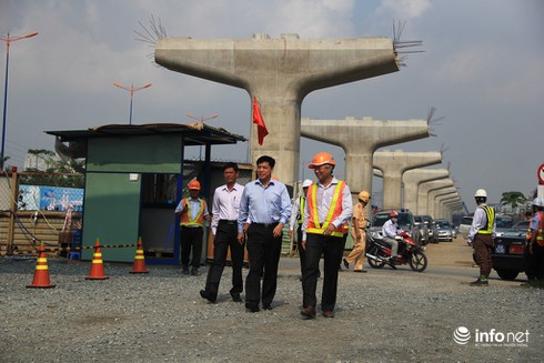 Cận cảnh đặt dầm cầu đầu tiên tuyến metro Bến Thành - Suối Tiên - ảnh 9