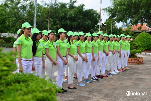 Người đẹp Hoa khôi ĐBSCL 2015 thướt tha áo dài trên phố Sài Gòn - ảnh 13