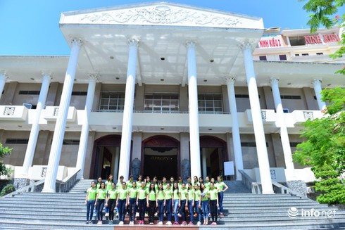 Người đẹp Hoa khôi ĐBSCL 2015 thướt tha áo dài trên phố Sài Gòn - ảnh 14